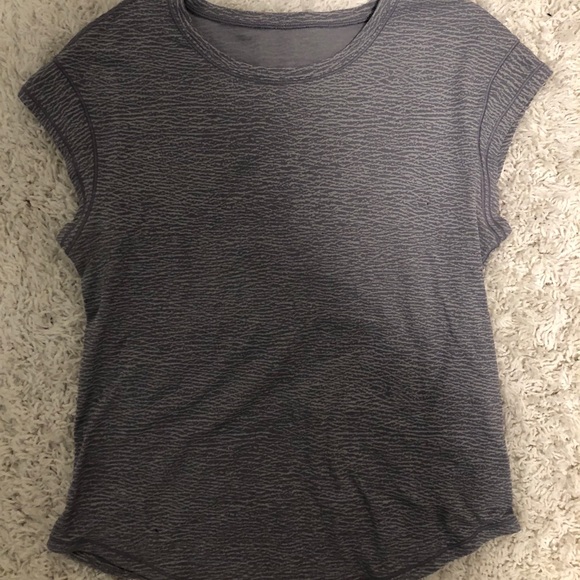 lululemon workout top - Picture 1 of 3